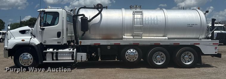 image for item EG5950 2015 Freightliner 114SD vacuum truck