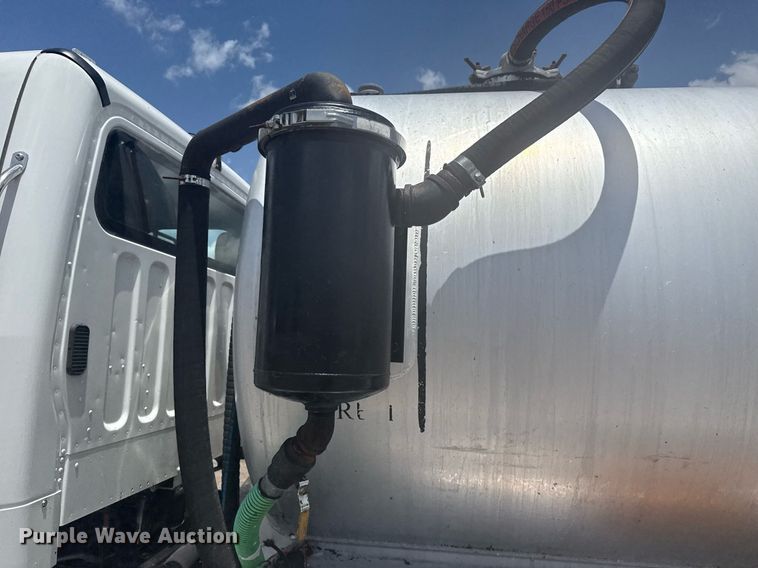 image for item EG5950 2015 Freightliner 114SD vacuum truck