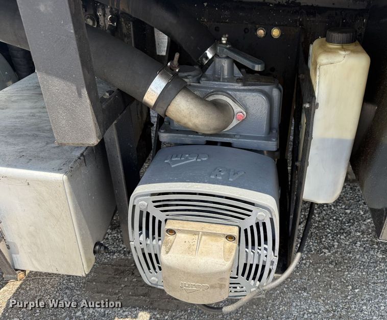 image for item EG5950 2015 Freightliner 114SD vacuum truck