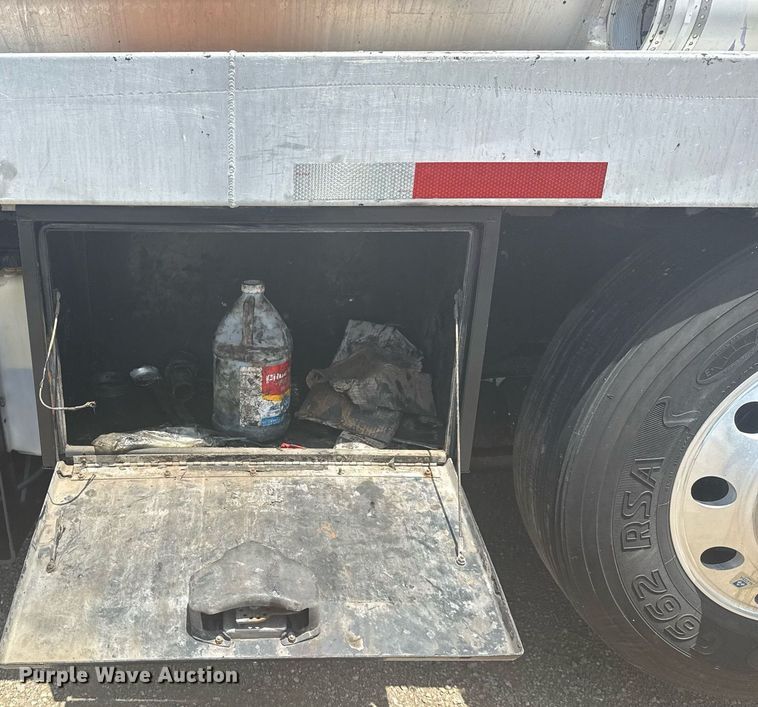 image for item EG5950 2015 Freightliner 114SD vacuum truck