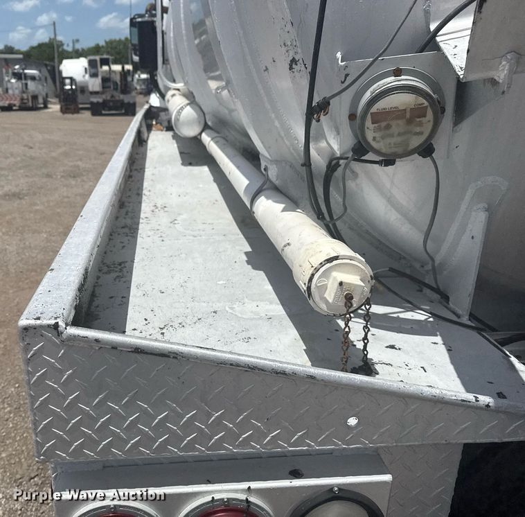 image for item EG5950 2015 Freightliner 114SD vacuum truck