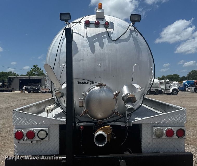 image for item EG5950 2015 Freightliner 114SD vacuum truck