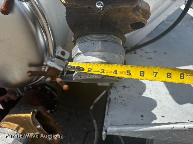 image for item EG5950 2015 Freightliner 114SD vacuum truck