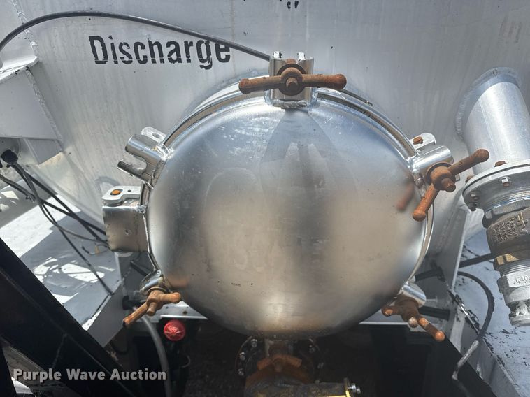 image for item EG5950 2015 Freightliner 114SD vacuum truck