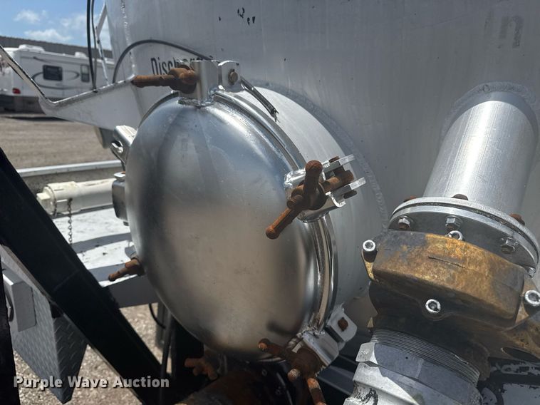 image for item EG5950 2015 Freightliner 114SD vacuum truck