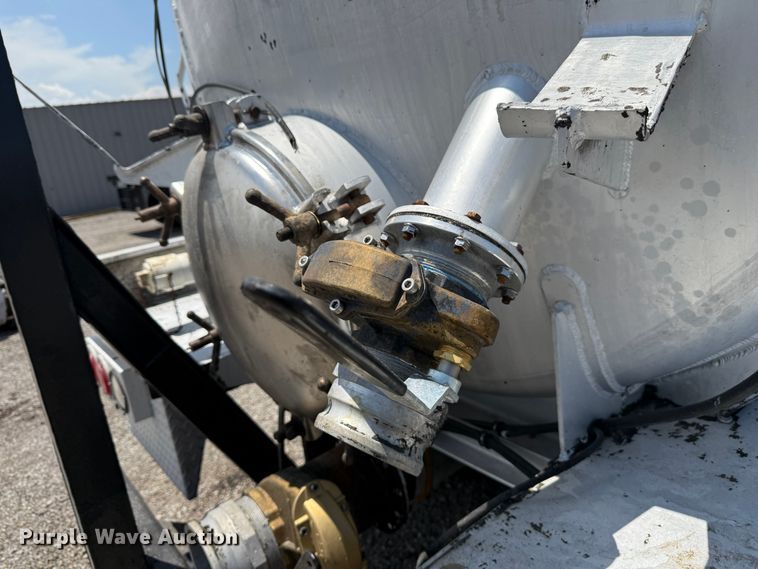 image for item EG5950 2015 Freightliner 114SD vacuum truck