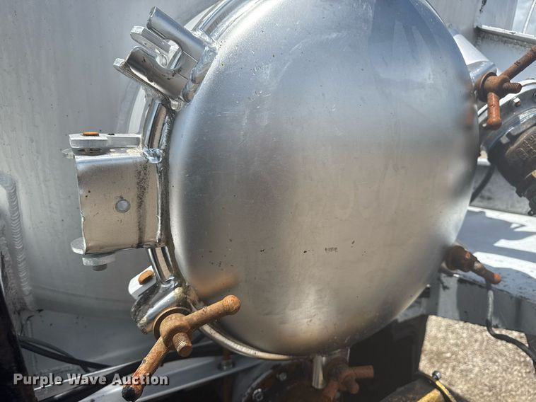 image for item EG5950 2015 Freightliner 114SD vacuum truck