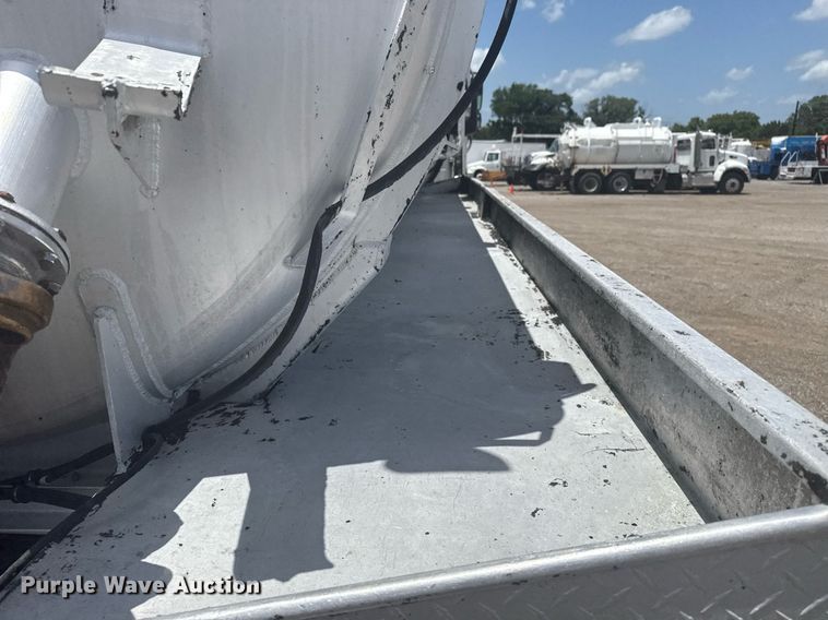 image for item EG5950 2015 Freightliner 114SD vacuum truck