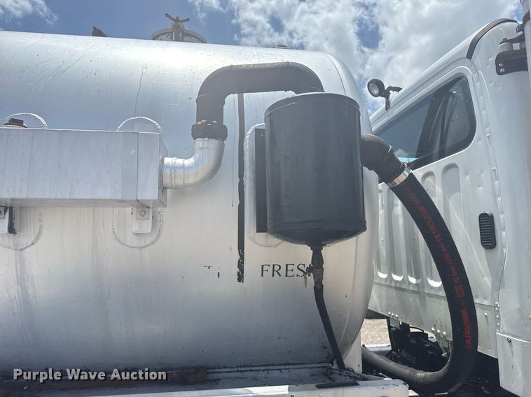 image for item EG5950 2015 Freightliner 114SD vacuum truck
