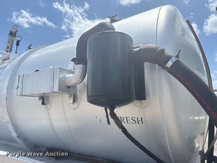 image for item EG5950 2015 Freightliner 114SD vacuum truck