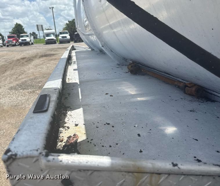 image for item EG5950 2015 Freightliner 114SD vacuum truck