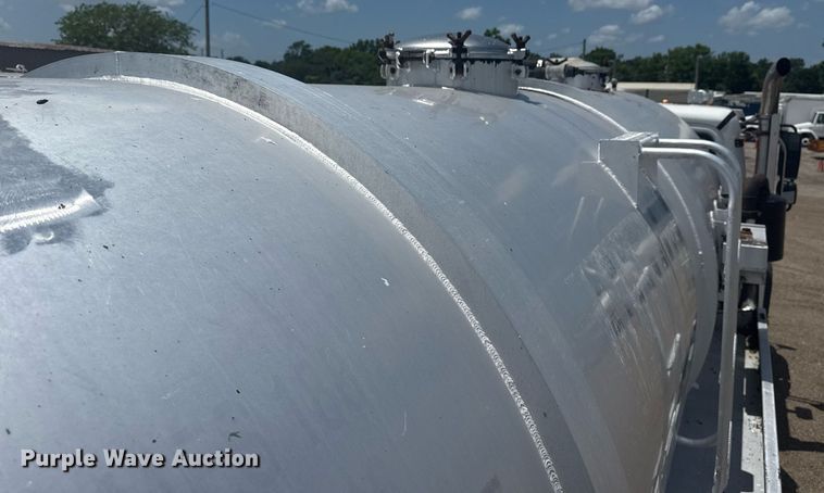 image for item EG5950 2015 Freightliner 114SD vacuum truck