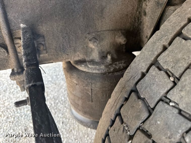 image for item EG5950 2015 Freightliner 114SD vacuum truck