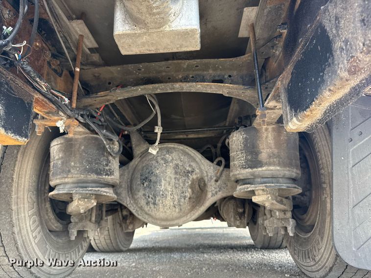 image for item EG5950 2015 Freightliner 114SD vacuum truck