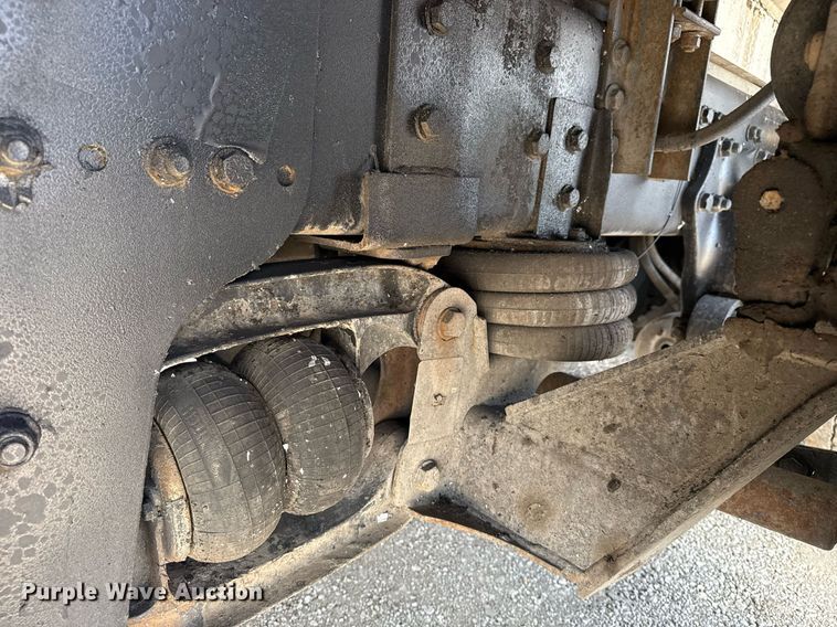 image for item EG5950 2015 Freightliner 114SD vacuum truck