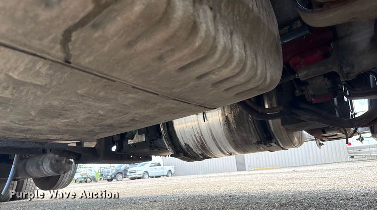 image for item EG5950 2015 Freightliner 114SD vacuum truck