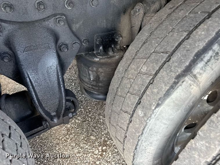 image for item EG5950 2015 Freightliner 114SD vacuum truck