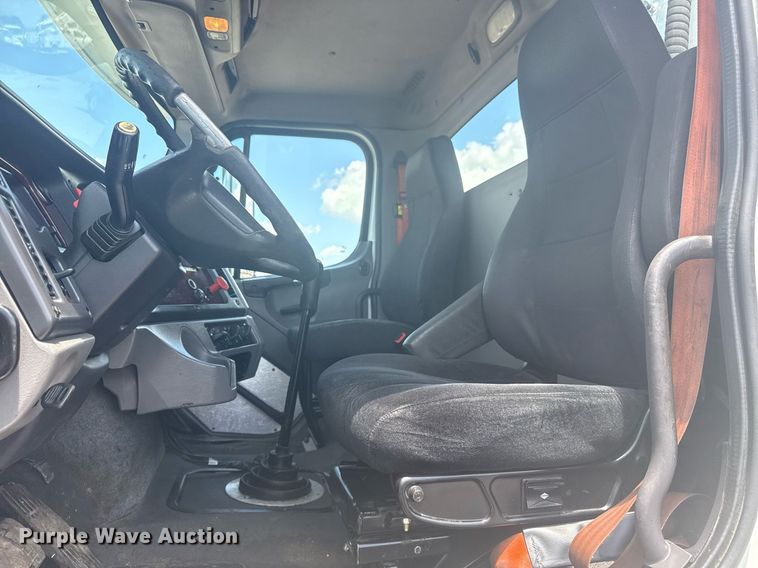 image for item EG5950 2015 Freightliner 114SD vacuum truck