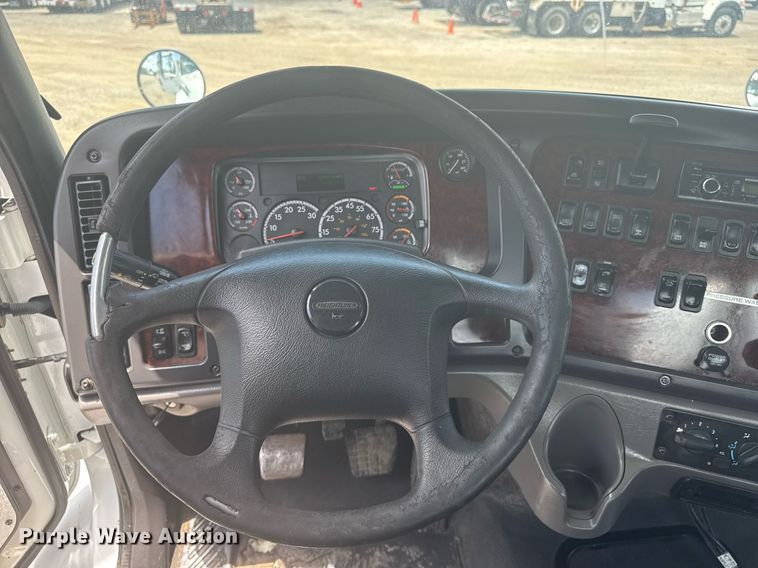 image for item EG5950 2015 Freightliner 114SD vacuum truck