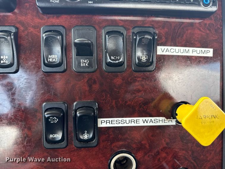 image for item EG5950 2015 Freightliner 114SD vacuum truck