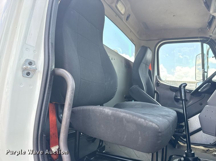 image for item EG5950 2015 Freightliner 114SD vacuum truck