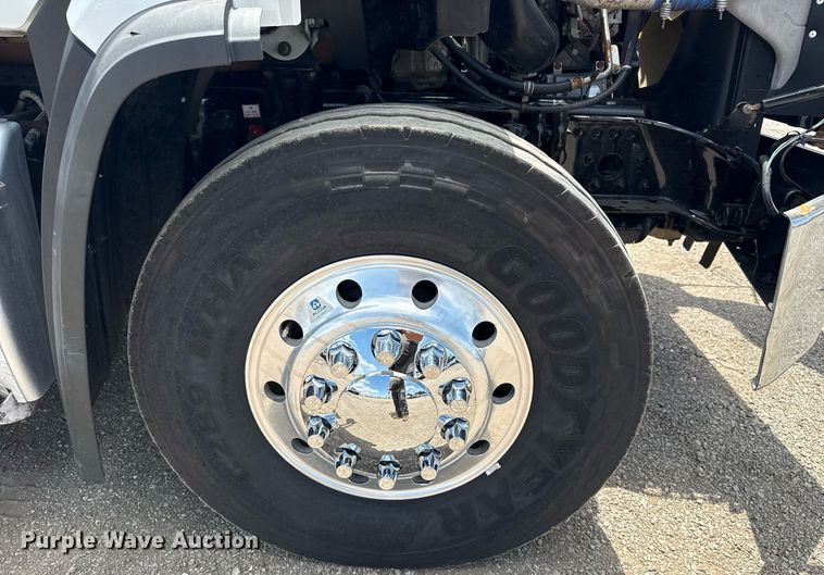 image for item EG5950 2015 Freightliner 114SD vacuum truck