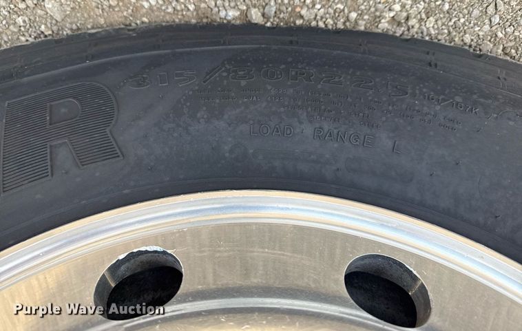 image for item EG5950 2015 Freightliner 114SD vacuum truck