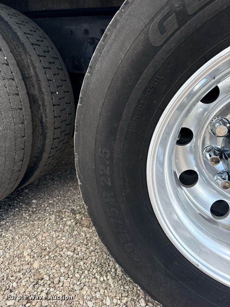 image for item EG5950 2015 Freightliner 114SD vacuum truck