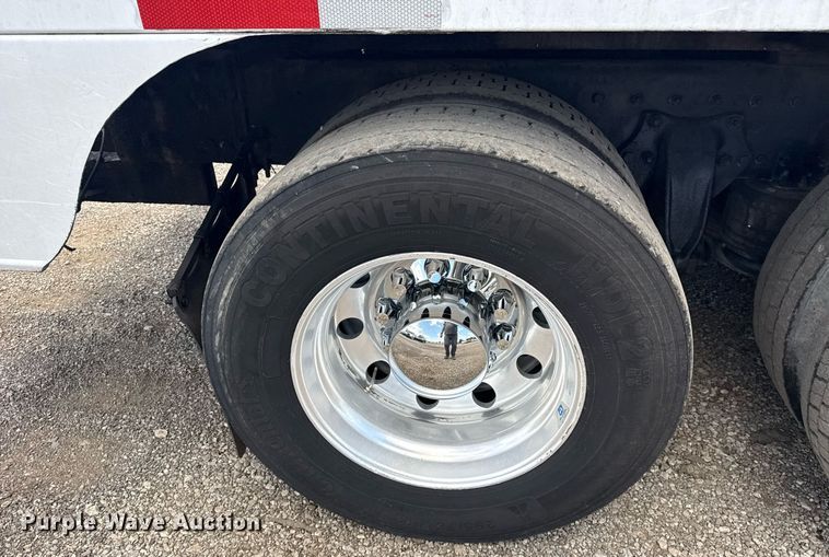 image for item EG5950 2015 Freightliner 114SD vacuum truck