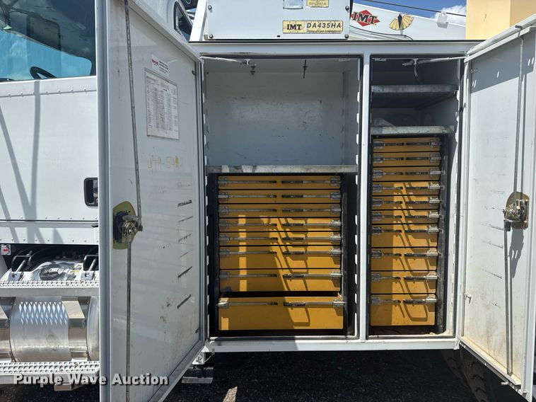 image for item EG5952 2019 Peterbilt 337 crane truck