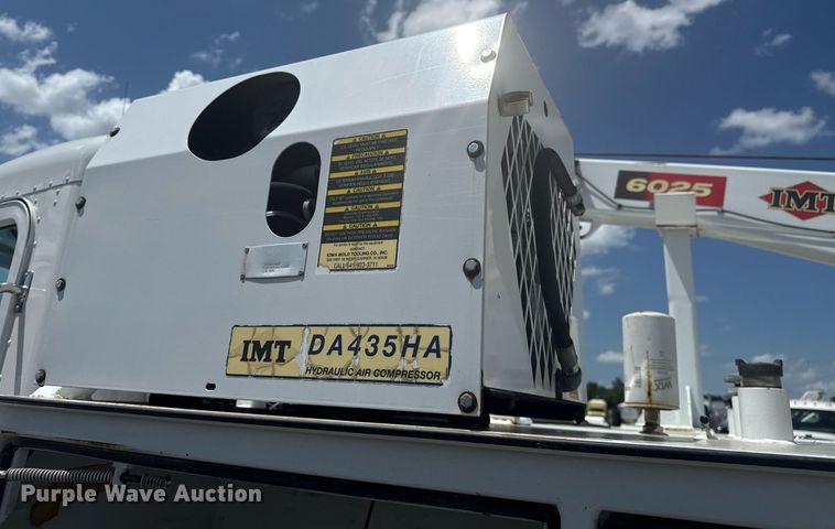 image for item EG5952 2019 Peterbilt 337 crane truck