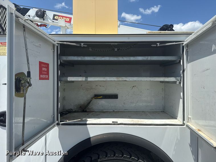 image for item EG5952 2019 Peterbilt 337 crane truck