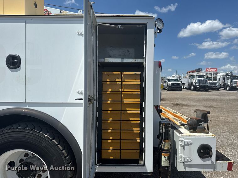 image for item EG5952 2019 Peterbilt 337 crane truck