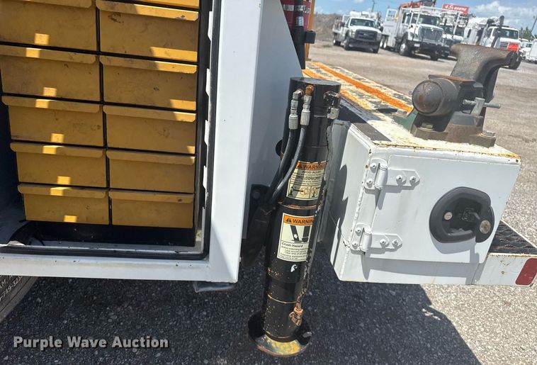 image for item EG5952 2019 Peterbilt 337 crane truck