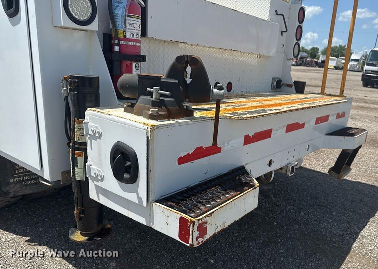 image for item EG5952 2019 Peterbilt 337 crane truck