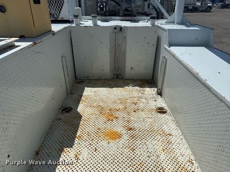 image for item EG5952 2019 Peterbilt 337 crane truck