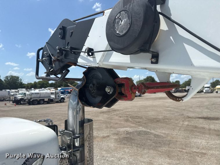 image for item EG5952 2019 Peterbilt 337 crane truck
