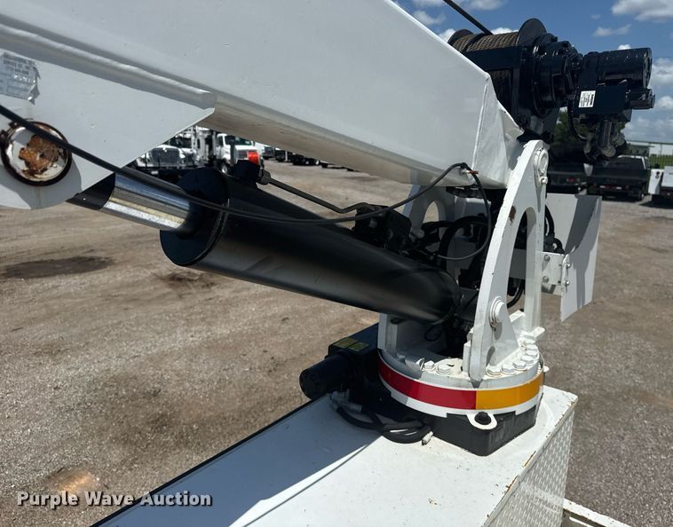 image for item EG5952 2019 Peterbilt 337 crane truck