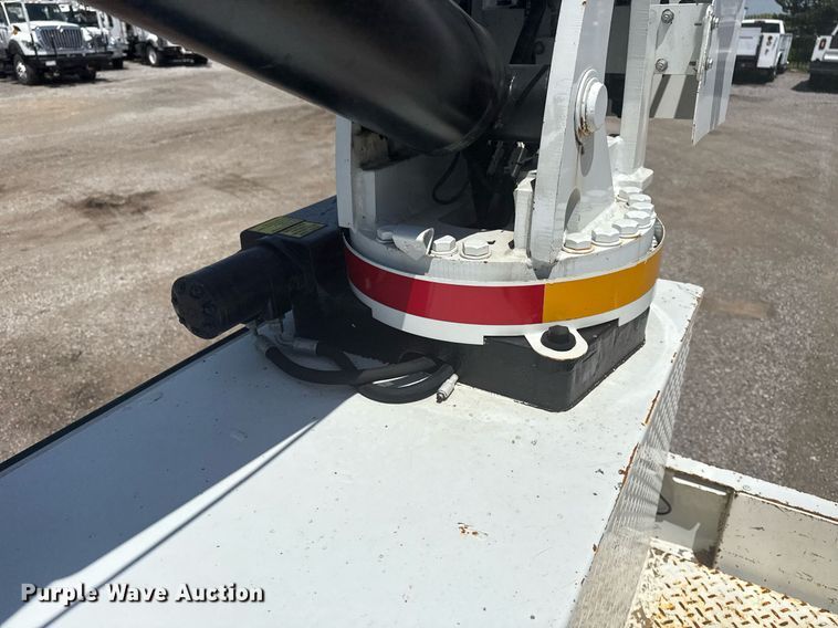 image for item EG5952 2019 Peterbilt 337 crane truck