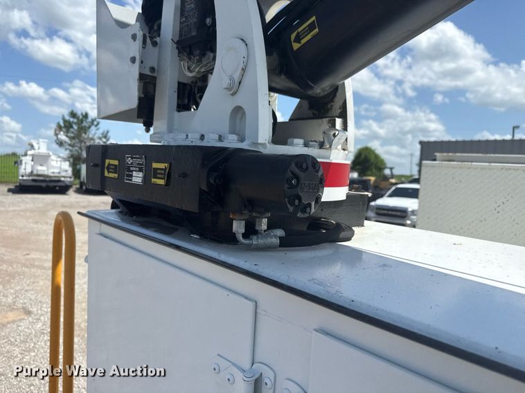 image for item EG5952 2019 Peterbilt 337 crane truck