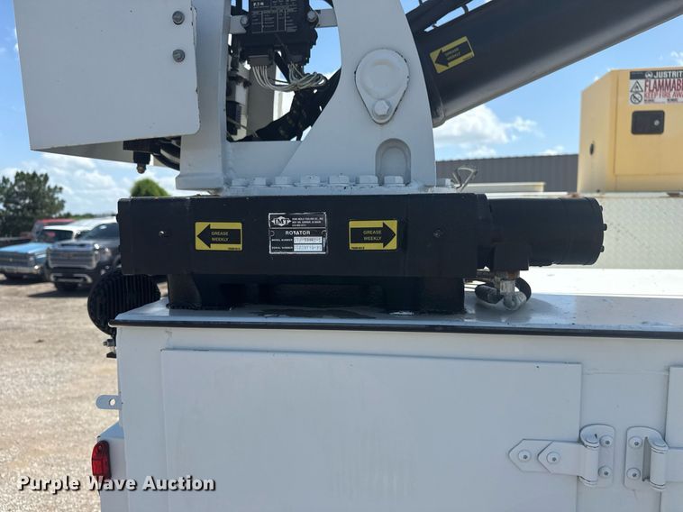 image for item EG5952 2019 Peterbilt 337 crane truck