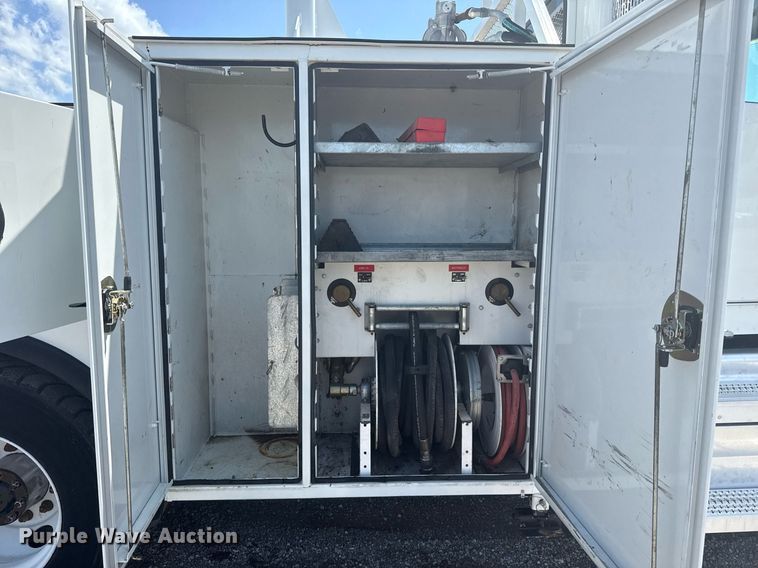 image for item EG5952 2019 Peterbilt 337 crane truck