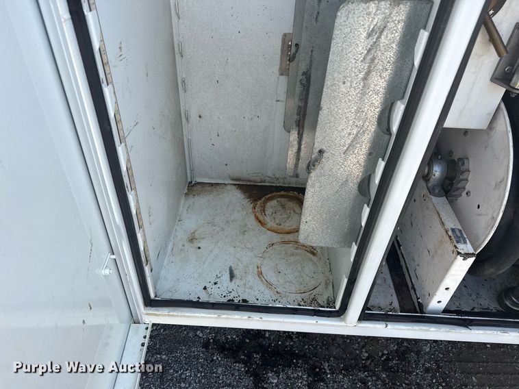 image for item EG5952 2019 Peterbilt 337 crane truck