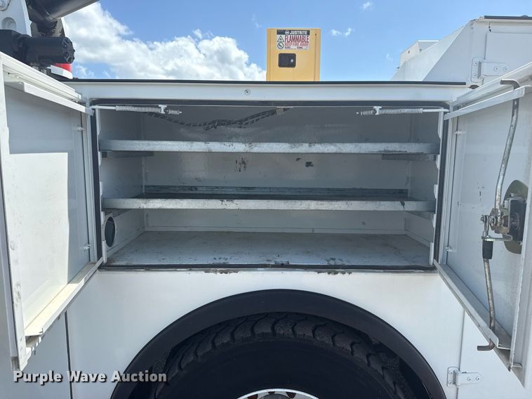 image for item EG5952 2019 Peterbilt 337 crane truck