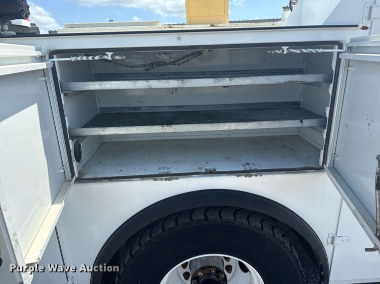 image for item EG5952 2019 Peterbilt 337 crane truck