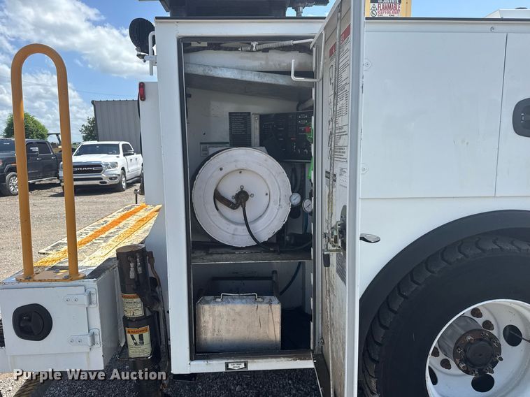 image for item EG5952 2019 Peterbilt 337 crane truck