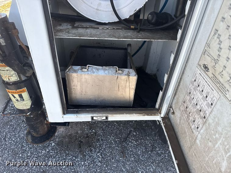 image for item EG5952 2019 Peterbilt 337 crane truck