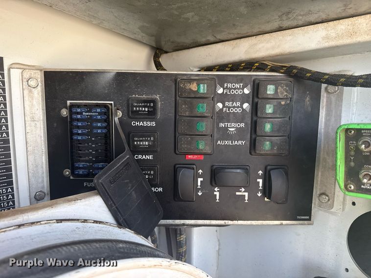 image for item EG5952 2019 Peterbilt 337 crane truck