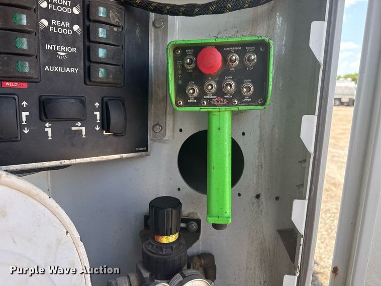 image for item EG5952 2019 Peterbilt 337 crane truck