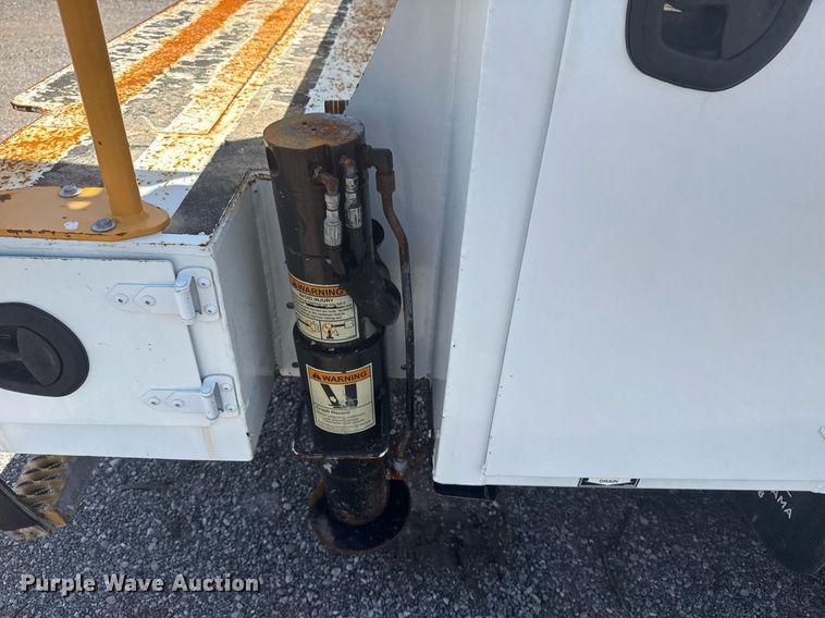 image for item EG5952 2019 Peterbilt 337 crane truck